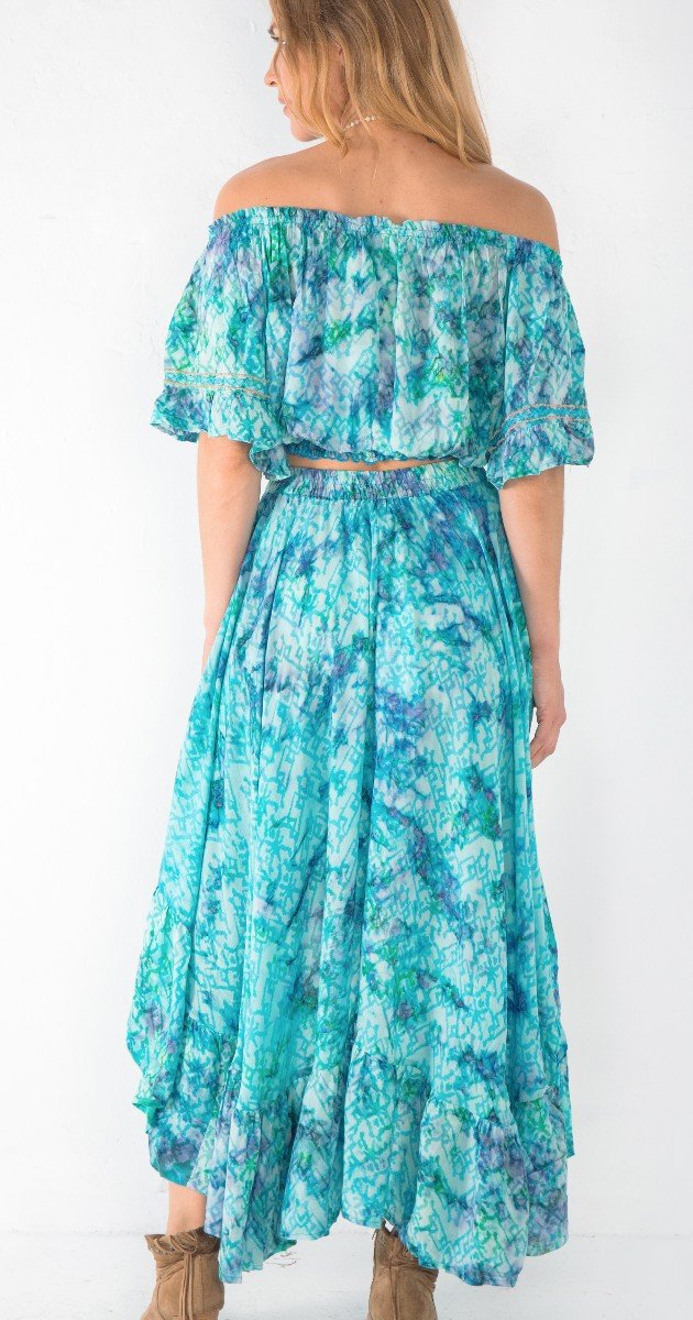 Boho chick Aisly top is the perfect addition to any summer wardrobe. Made from the softest rayon, with an elastic around the shoulders and waist