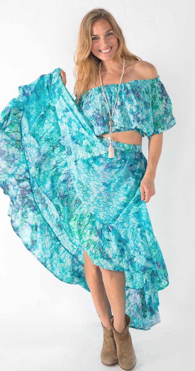 Boho chick Aisly top is the perfect addition to any summer wardrobe. Made from the softest rayon, with an elastic around the shoulders and waist